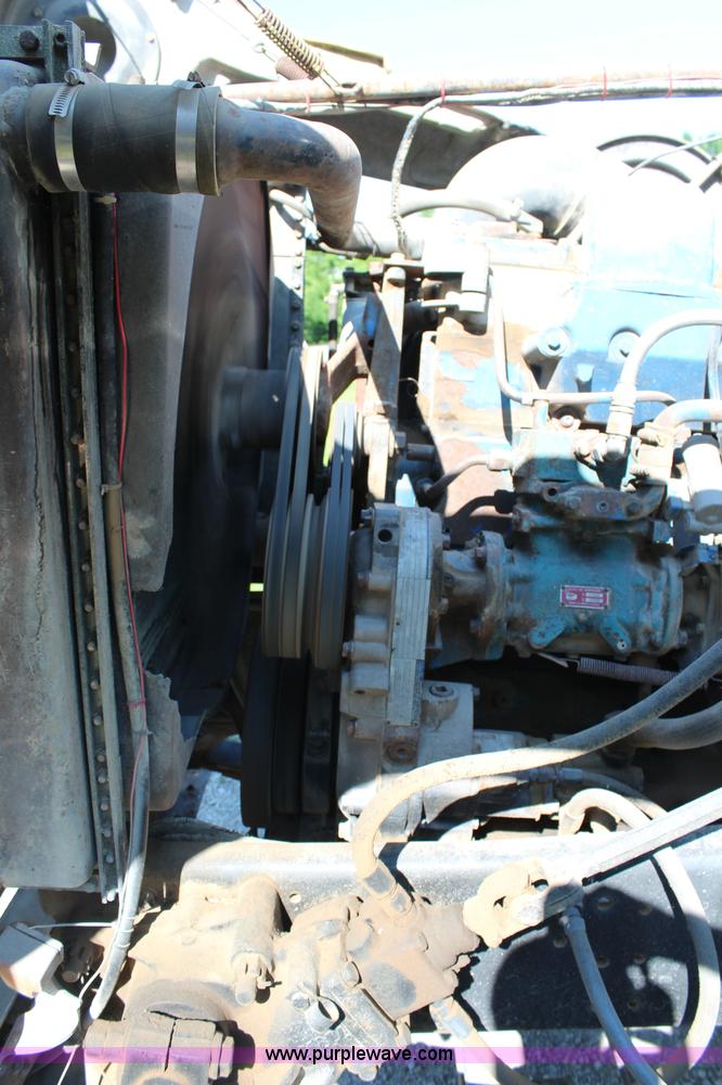 image for item H6732 1975 Ford 900 dump truck