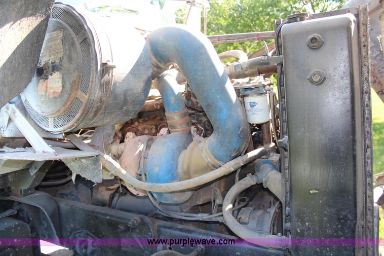 image for item H6732 1975 Ford 900 dump truck