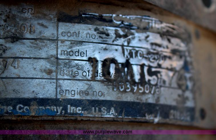 image for item H6732 1975 Ford 900 dump truck