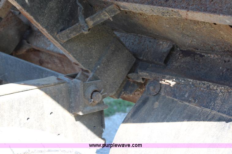 image for item H6732 1975 Ford 900 dump truck