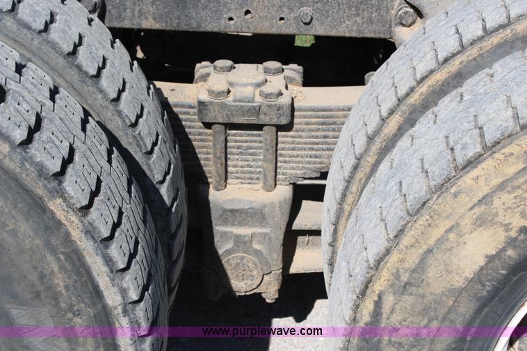 image for item H6732 1975 Ford 900 dump truck