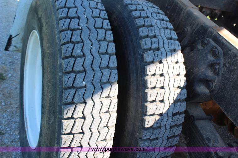 image for item H6732 1975 Ford 900 dump truck