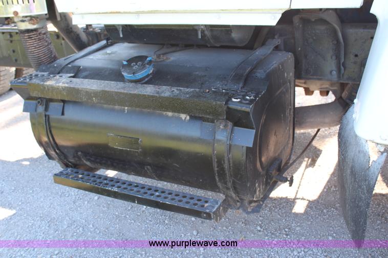 image for item H6732 1975 Ford 900 dump truck