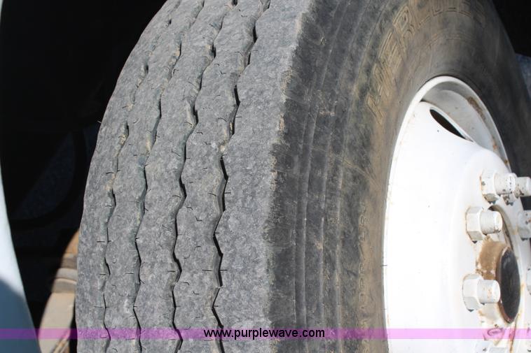 image for item H6732 1975 Ford 900 dump truck