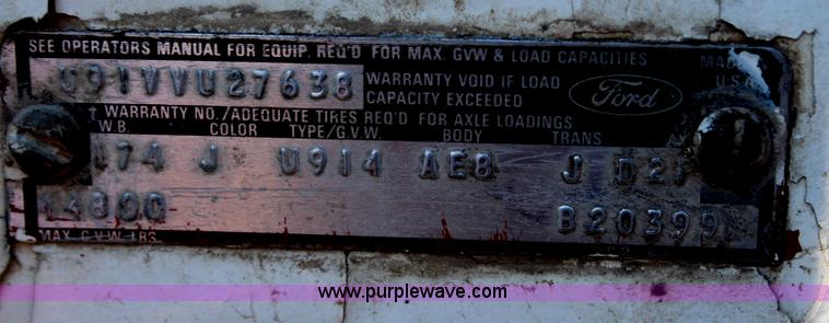 image for item H6732 1975 Ford 900 dump truck