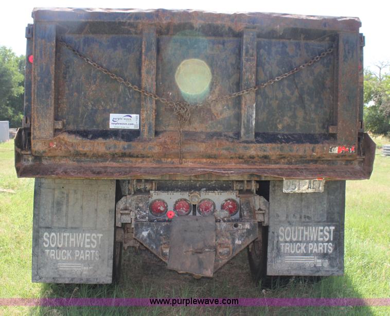 image for item H7423 1985 International 2375 dump truck