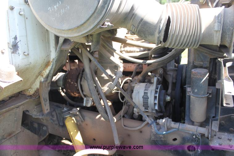 image for item H7423 1985 International 2375 dump truck