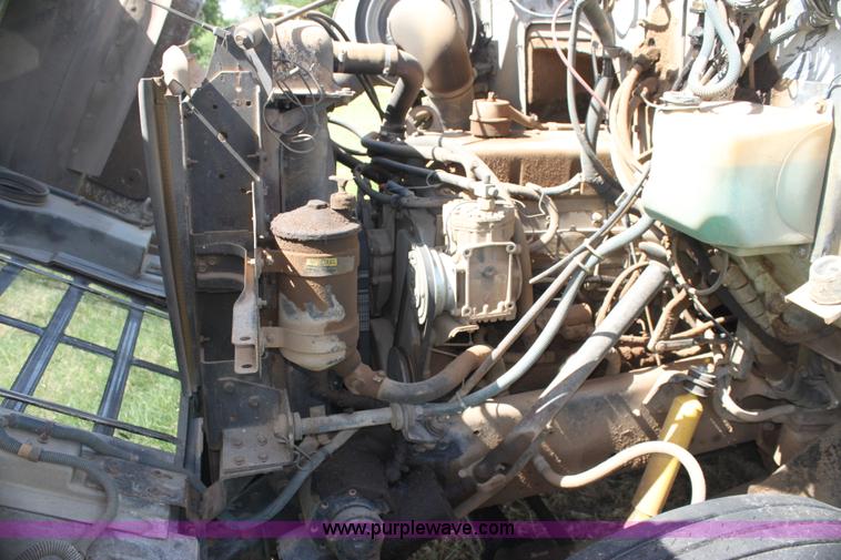 image for item H7423 1985 International 2375 dump truck