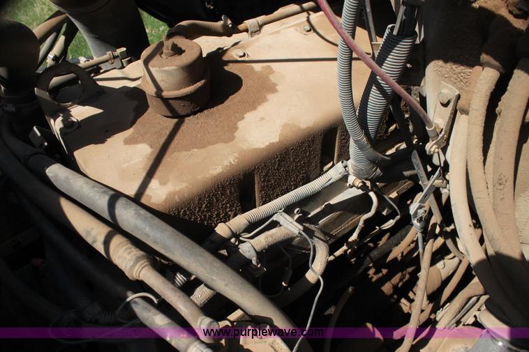 image for item H7423 1985 International 2375 dump truck