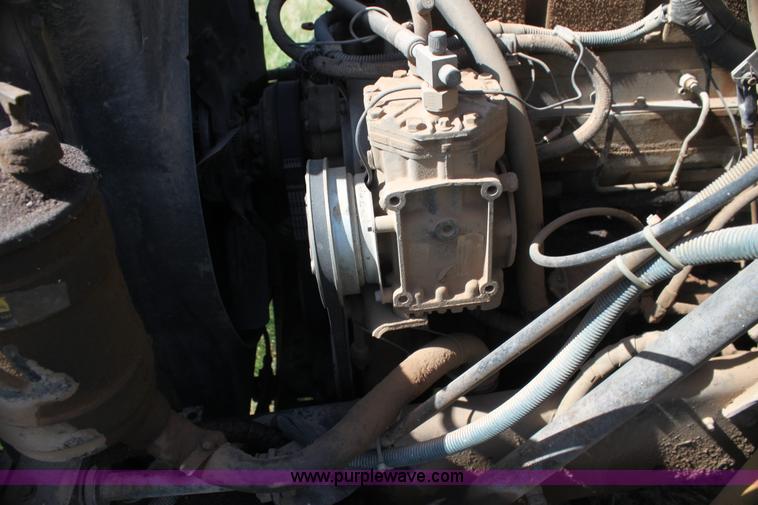 image for item H7423 1985 International 2375 dump truck