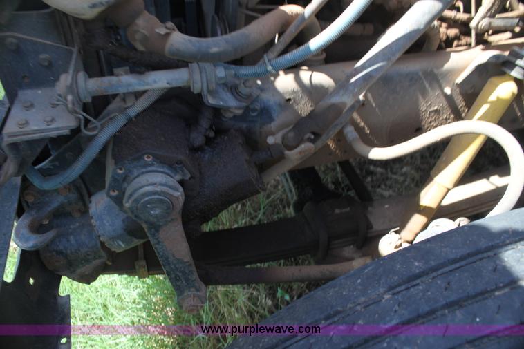 image for item H7423 1985 International 2375 dump truck