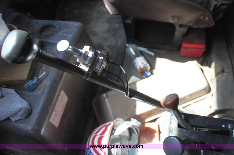 image for item H7423 1985 International 2375 dump truck