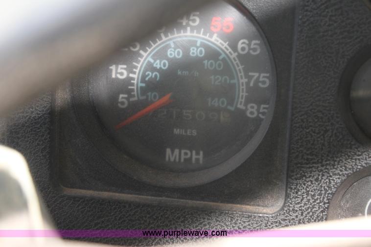 image for item H7423 1985 International 2375 dump truck