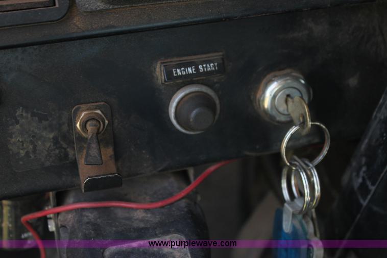 image for item H7423 1985 International 2375 dump truck