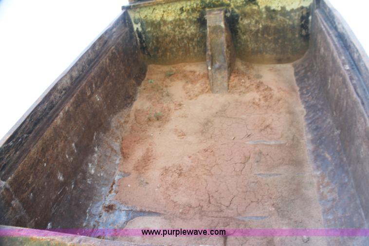 image for item H7423 1985 International 2375 dump truck