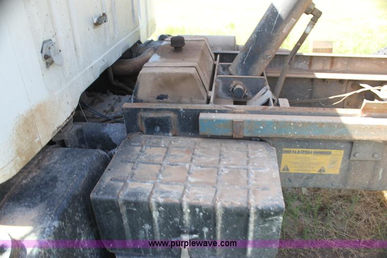 image for item H7423 1985 International 2375 dump truck