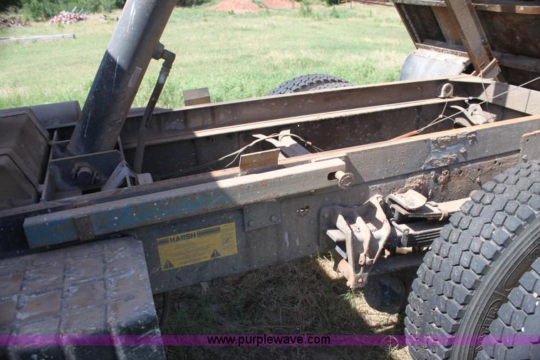 image for item H7423 1985 International 2375 dump truck