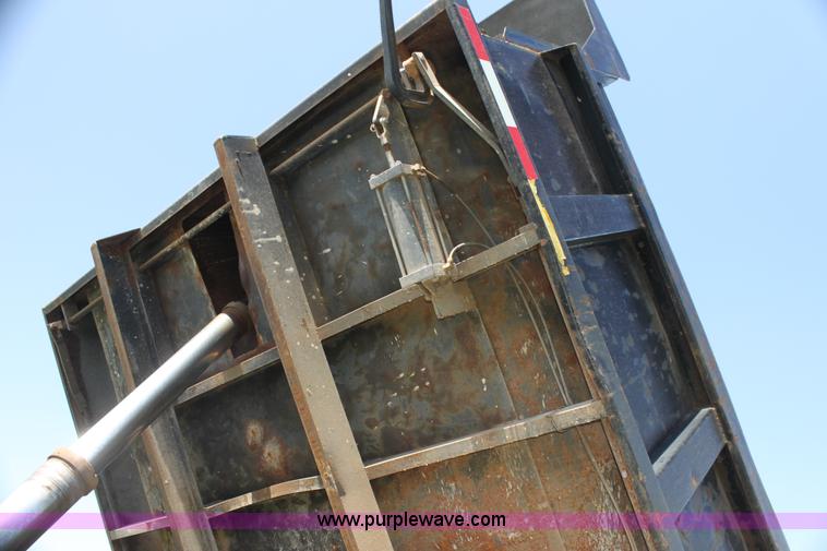 image for item H7423 1985 International 2375 dump truck