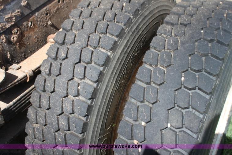 image for item H7423 1985 International 2375 dump truck