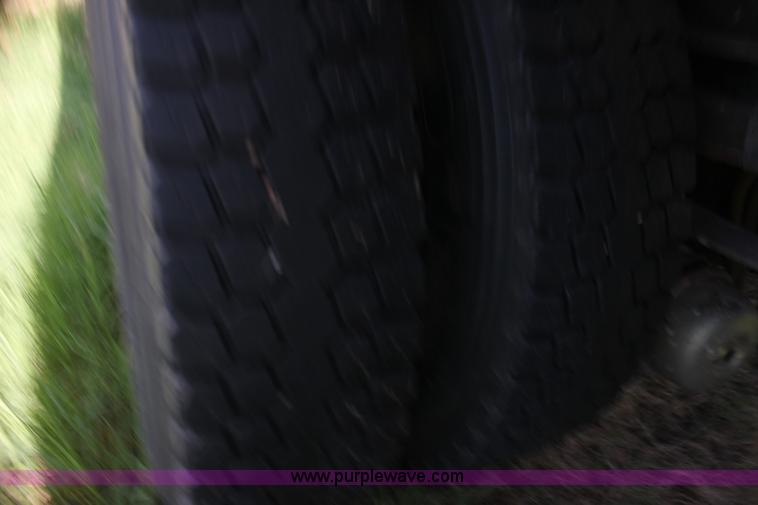 image for item H7423 1985 International 2375 dump truck