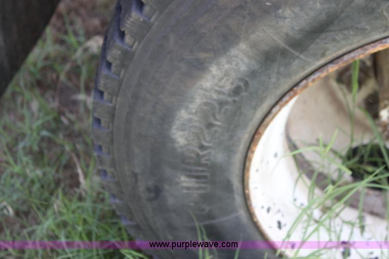 image for item H7423 1985 International 2375 dump truck