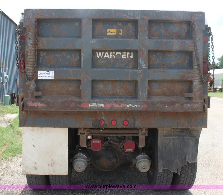 image for item H7449 1995 Ford L8000 dump truck