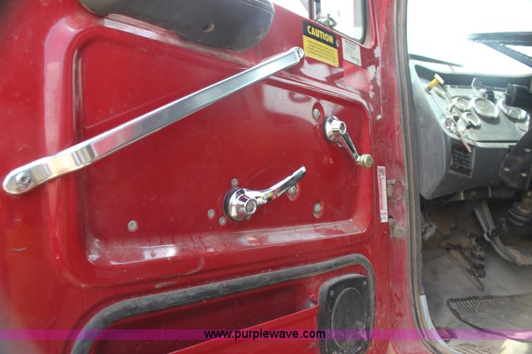 image for item H7449 1995 Ford L8000 dump truck