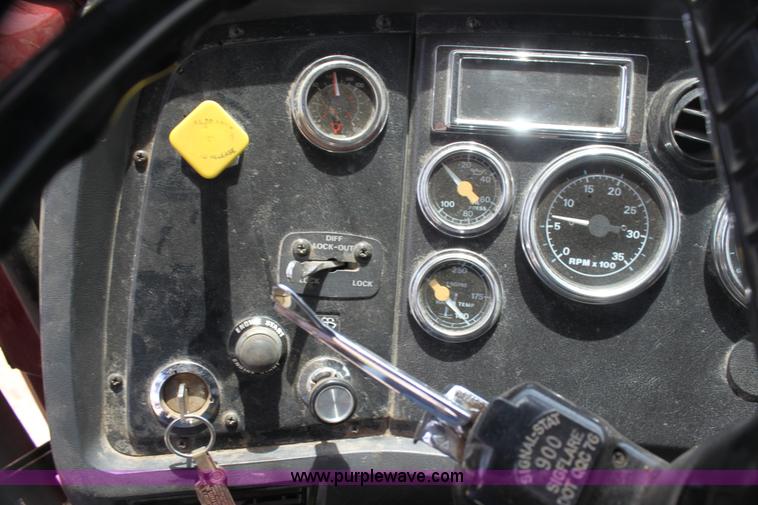 image for item H7449 1995 Ford L8000 dump truck