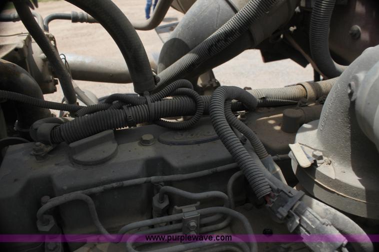 image for item H7449 1995 Ford L8000 dump truck