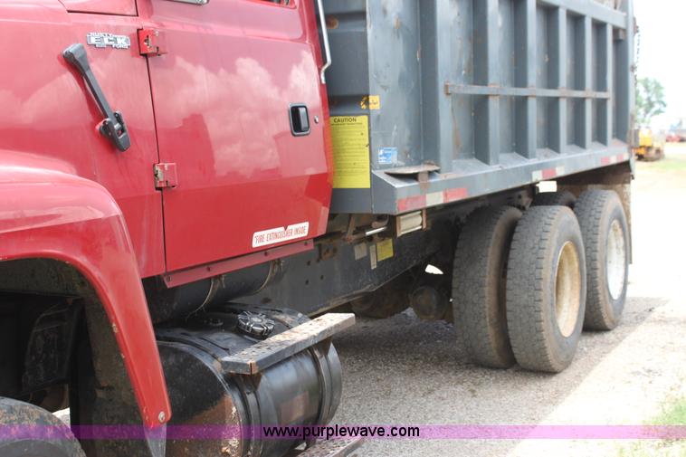 image for item H7449 1995 Ford L8000 dump truck