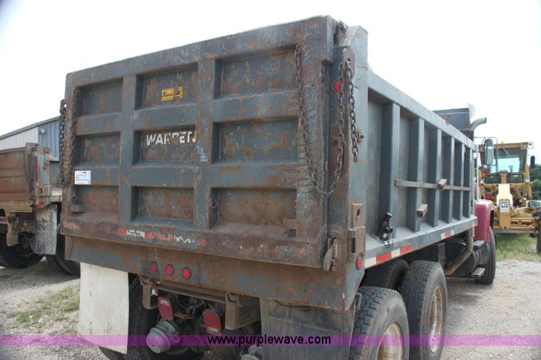 image for item H7449 1995 Ford L8000 dump truck
