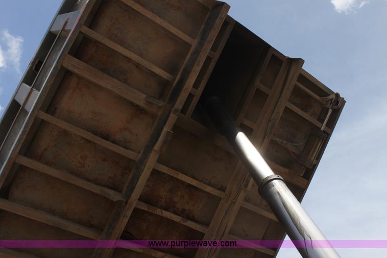 image for item H7449 1995 Ford L8000 dump truck