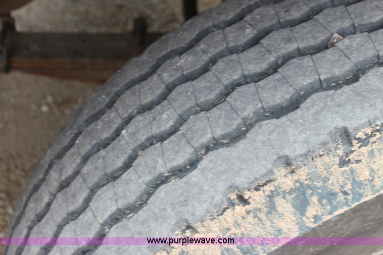 image for item H7449 1995 Ford L8000 dump truck