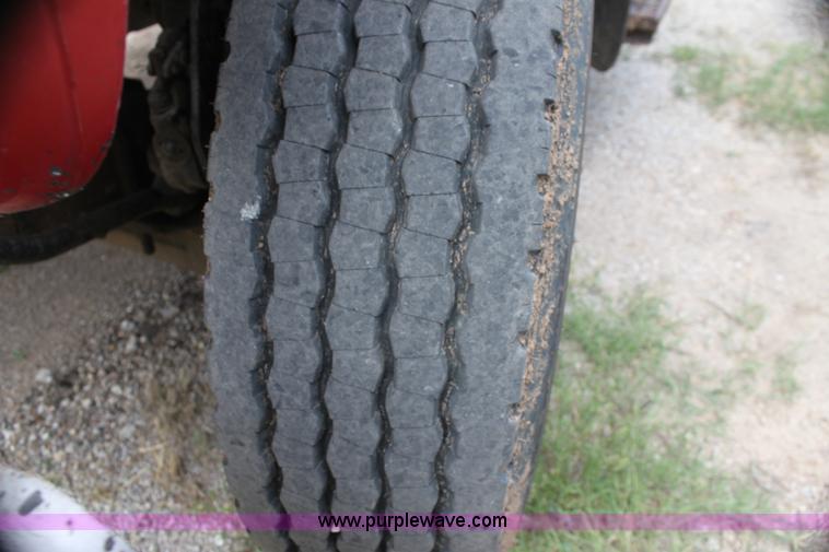 image for item H7449 1995 Ford L8000 dump truck