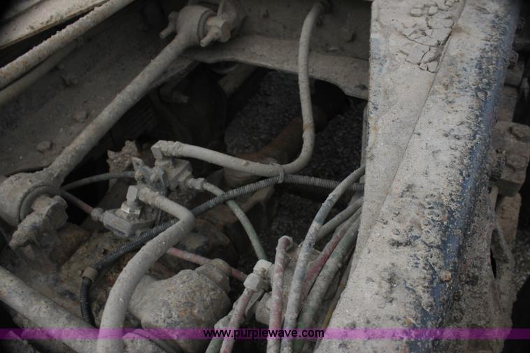 image for item H7449 1995 Ford L8000 dump truck