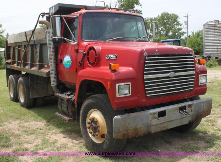 image for item H7450 1994 Ford L8000 dump truck