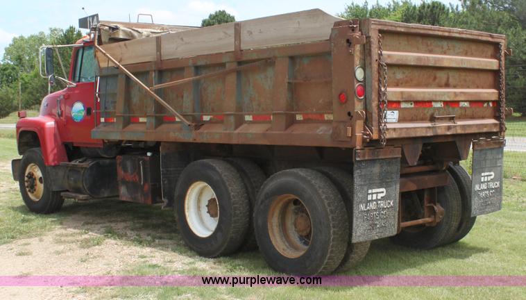 image for item H7450 1994 Ford L8000 dump truck