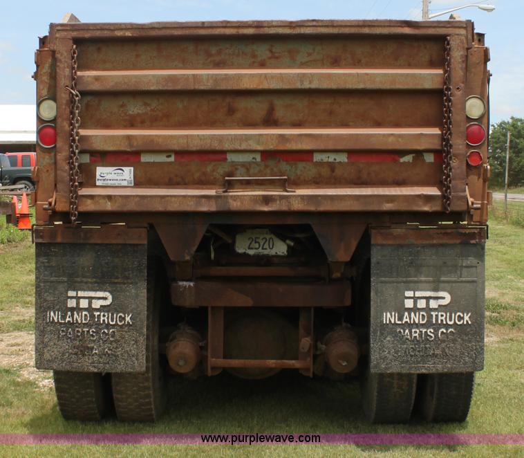 image for item H7450 1994 Ford L8000 dump truck