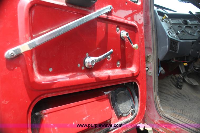 image for item H7450 1994 Ford L8000 dump truck