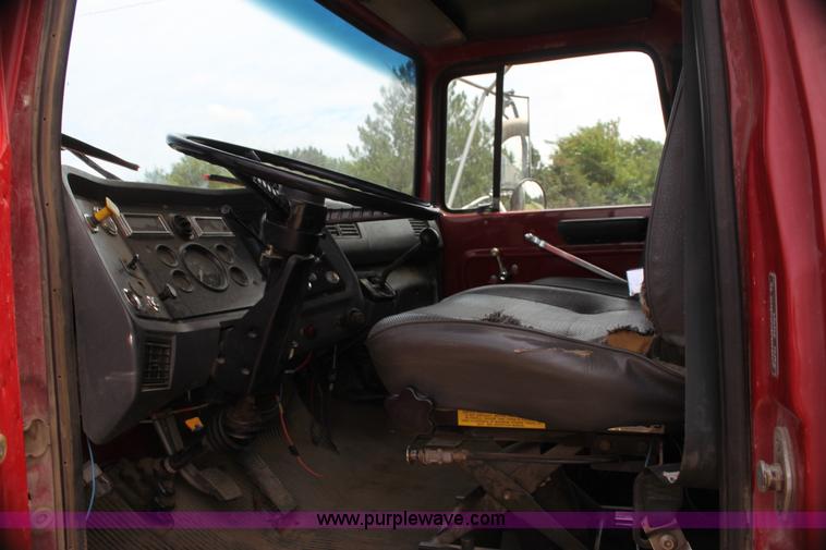 image for item H7450 1994 Ford L8000 dump truck