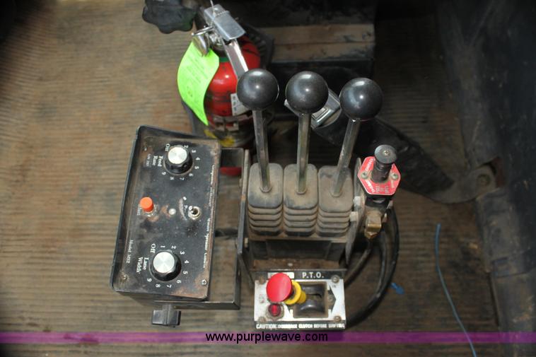 image for item H7450 1994 Ford L8000 dump truck