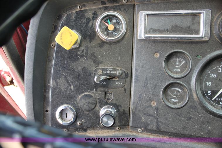 image for item H7450 1994 Ford L8000 dump truck