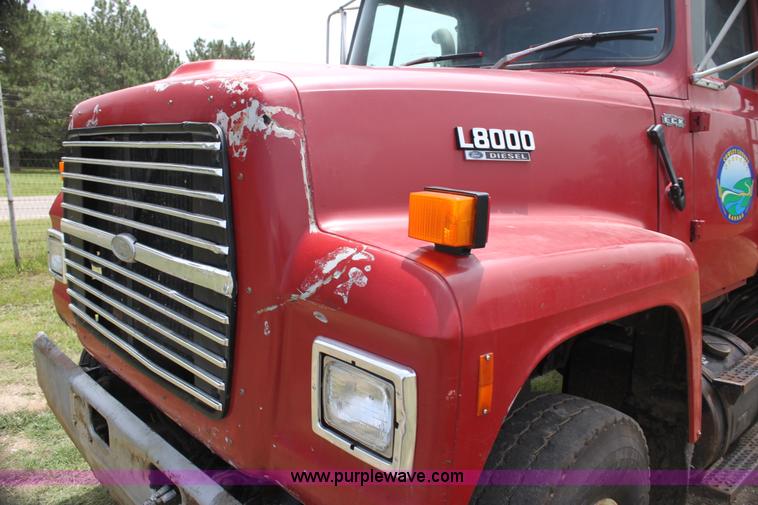 image for item H7450 1994 Ford L8000 dump truck