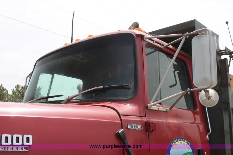 image for item H7450 1994 Ford L8000 dump truck