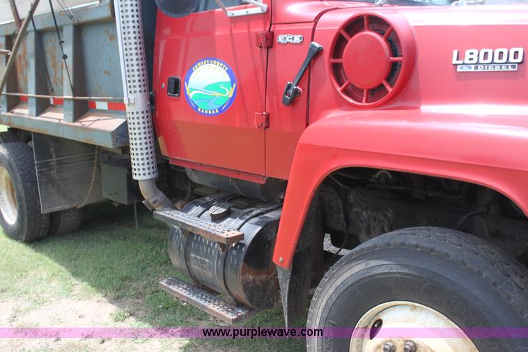 image for item H7450 1994 Ford L8000 dump truck