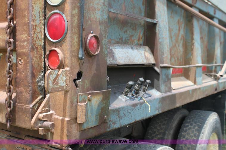 image for item H7450 1994 Ford L8000 dump truck