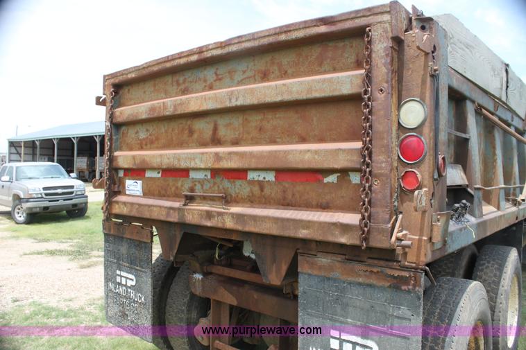 image for item H7450 1994 Ford L8000 dump truck