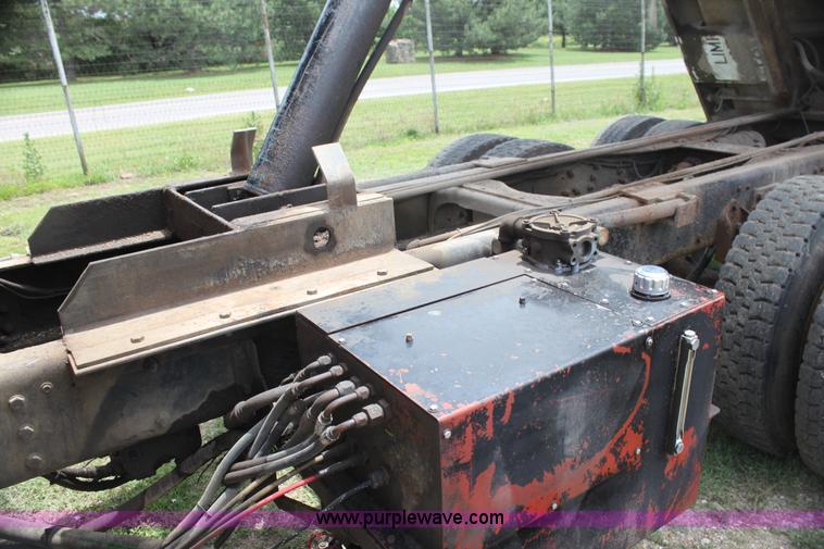 image for item H7450 1994 Ford L8000 dump truck