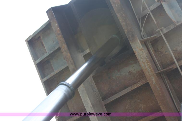 image for item H7450 1994 Ford L8000 dump truck