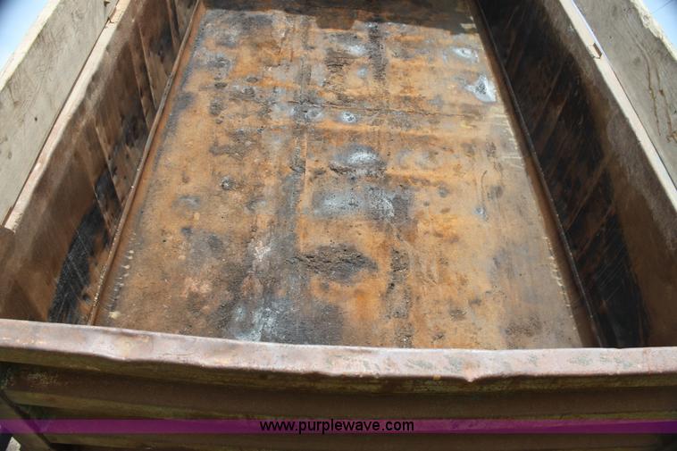 image for item H7450 1994 Ford L8000 dump truck